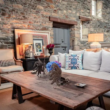 Magnolios Paderne (A Coruna)